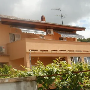 And Nediljko Apartment Bibinje